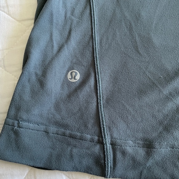 Lululemon Hooded Lightweight Longsleeve Shirt Size 8 - Picture 6 of 7
